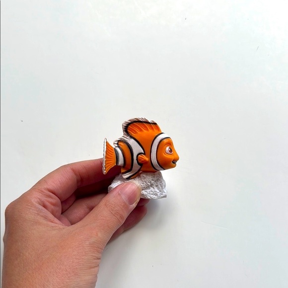Disney Finding Nemo Orange Clownfish Figurine Action Figure - Picture 1 of 4